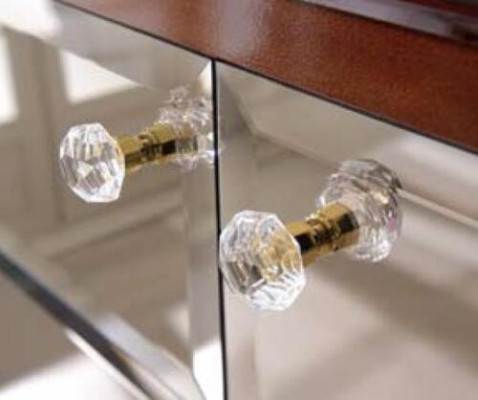 Moderner Esstisch aus Holz mit Stühlen für das Esszimmer