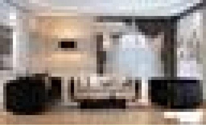 Luxuriöses gepolstertes 3-Sitzer-Sofa in Beige im zeitgenössischen Stil