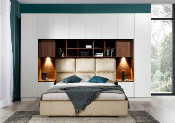 Schlafzimmergestaltung mit bequemen Betten und eleganten Schränken