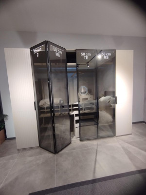 Neu und Modern Schlafzimmer Hochwertiger Kleiderschrank mit Elegantem Design