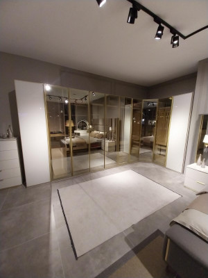 Luxus Schlafzimmer Set Bett + 2x Nachttische Kommode Kleiderschrank Holz Neu