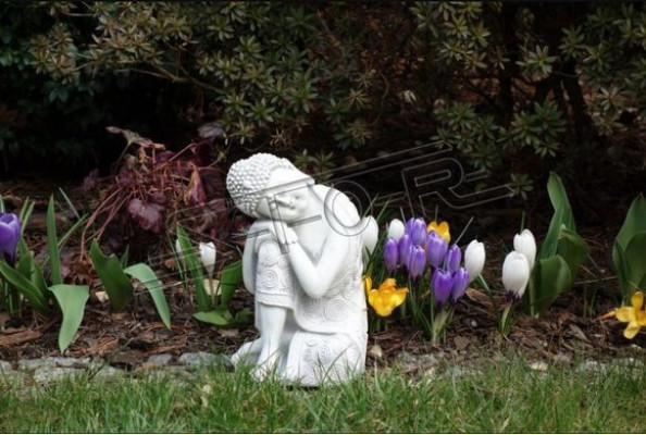 Dekorative Buddha Skulptur in Steinoptik. Große Figur Skulptur für Garten