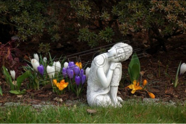 Dekorative Buddha Skulptur in Steinoptik. Große Skulptur für Garten Figur