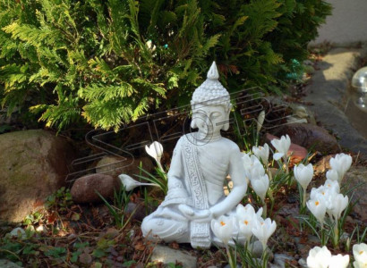 Dekorative Figur Buddha Skulptur in Steinoptik. Große Skulptur für Garten