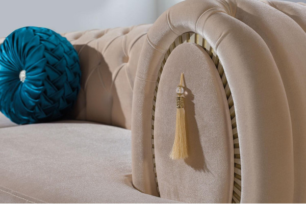 Beige Chesterfield Polster Couch Designer Dreisitzer Textilsofas 3-er