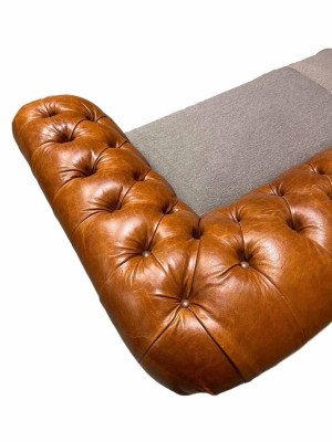 Klassische 4-Sitzer Chesterfield Couch in Braun - Hochwertiges Textil und Edles Lederdesign