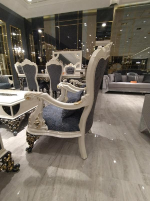 Luxuriöses Wohnzimmer Set 2x 3-Sitzer Sofas, zwei Sesseln und Couchtisch