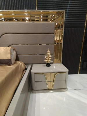 Schlafzimmer Komplettes Bett 2x Nachttische Kleiderschrank Kommode mit Spiegel