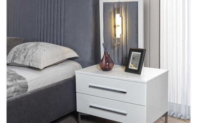 Modernes Graues Doppelbett 2x Holz Nachttische Schlafzimmer Garnitur