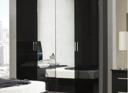 Luxus Kleider Schrank Designer Hochglanz Kleiderschränke Möbel Wohnen Holz Neu