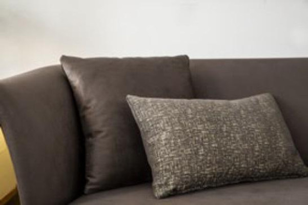 Viersitzer Couch xxl Möbel Wohnzimmer Couchen Sofa Polster Big Sofas