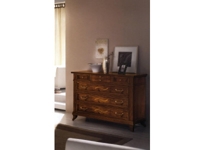 Holzkommode im klassischen Stil auf eleganten Beinen für Wohn- oder Schlafzimmer