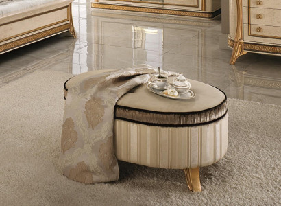 Design Polster Hocker Fußhocker Ottomane Sitz Chaise Gepolstert Pufa Sitzbänke