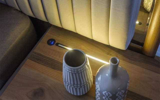 Luxus Schlafzimmer Set Bett + 2x Nachttische Holz Komplettes Moderne