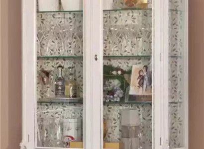 Luxuriöse weiße Holzvitrine mit klassischem Möbeldesign Schrank Vitrine