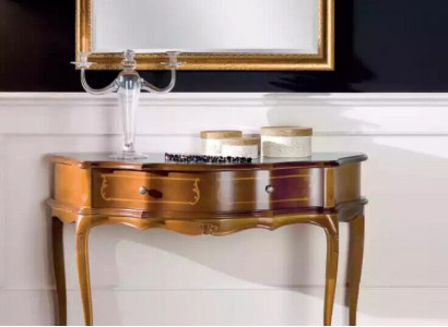 Luxuriöser Konsolentisch aus Holz im Schlafzimmer Klassisch braun Lampe