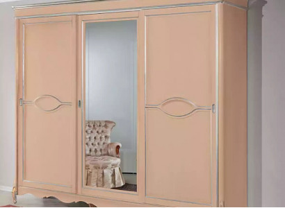 Beiger Schlafzimmer Kleiderschrank 3-türig Massivholz Möbel Klassisch