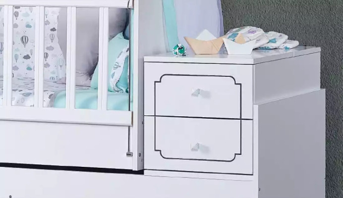 Kinderbett Säugling Baby Kleinkind Bett Holzbett Weiß mit Regalen