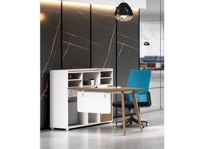 Luxuriöser Bürotisch aus Holz in modernem Design und hellen Farben