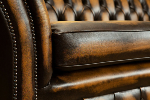 Edler Chesterfield Brauner Dreisitzer Luxus Polster Couchen Designer Sofas