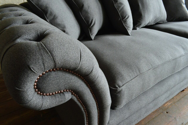 Klassische Chesterfield Couch 4 Sitzer Sofa Couch Samt Leder Design Grau 265cm