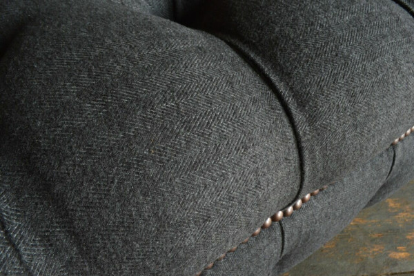 Grauer Chesterfield Dreisitzer Luxus Wohnzimmer 3-er Couch