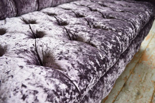 Stilvoller Lila Chesterfield Dreisitzer Luxus Wohnzimmer 3-er Couch