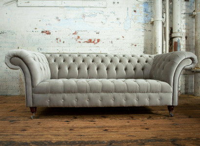 Stilvoller hellgrauer Chesterfield Dreisitzer Luxus Wohnzimmer 3-Sitzer