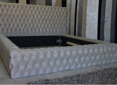 Elegantes Chesterfield Design Englisches Doppelbett in Beige - Betten mit zeitlosem Stil