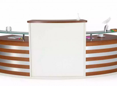 Ästhetischer und komfortabler Empfangstresen in klassischem Design