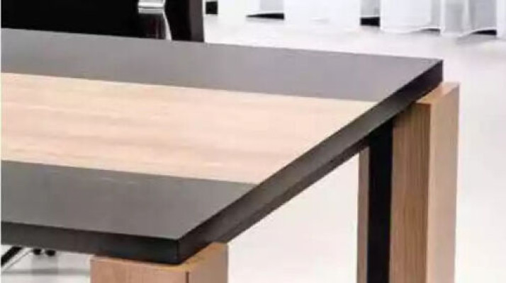 Hochwertige Konferenztische für effiziente Besprechungen und Meetings