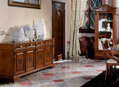 Luxuriöse Kommode mit 4 Türen und 4 Schubladen in brauner Farbe