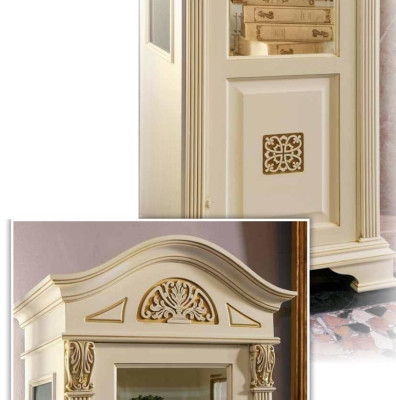 Eleganter Barock-Glasvitrinenschrank mit filigranen Verzierungen