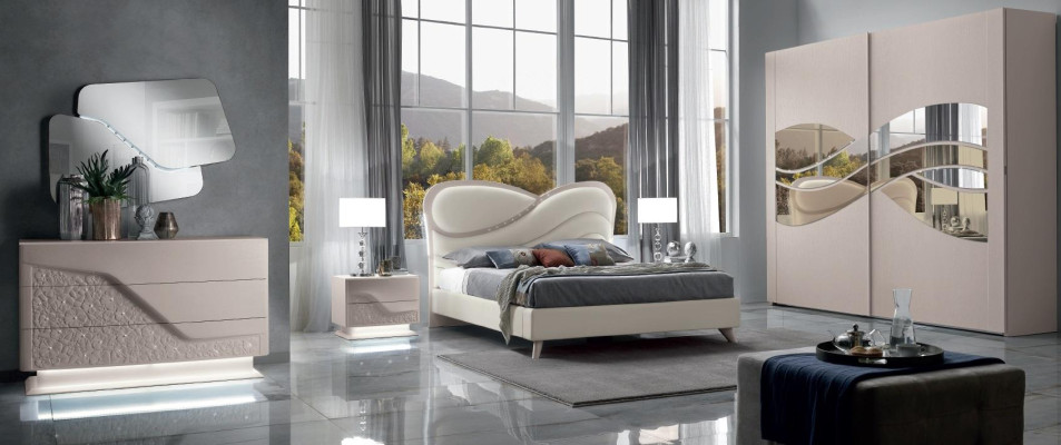 Schlafzimmer Set 5tlg. Luxus Bett 2x Nachttisch Kommode Kleiderschrank Holz Neu