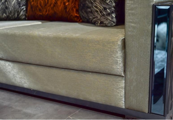 Dreisitzer Luxus Sofa 3 Sitz Sofas Sitz Design braun Metall mit Textil