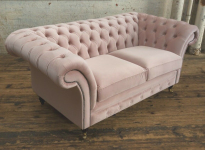 Klassische Polster Möbel Chesterfield Couch Textil Leder Stoff Samt Zweisitzer