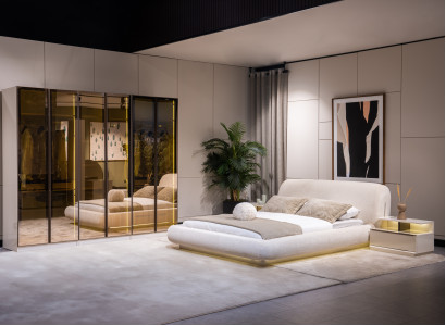 Luxuriöse Schlafzimmer Möbel Polsterbett Nachtkonsolen Glasschrank 4tlg Luxuriöse Schlafzimmer Möbel Polsterbett Nachtkonsolen Glasschrank 4tlg