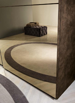 Stilvoller Spiegelschrank mit Schiebetüren im modernen Stil 