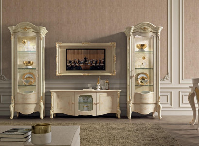 Klassischer TV-Schrank und Rahmen aus Naturholz im klassischen Stil