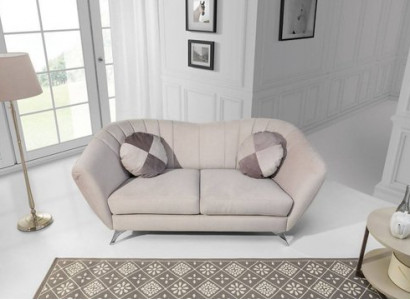 das 2-Sitzer-Sofa in einem eleganten und modernen Stil passt perfekt in jedes InteriCHF