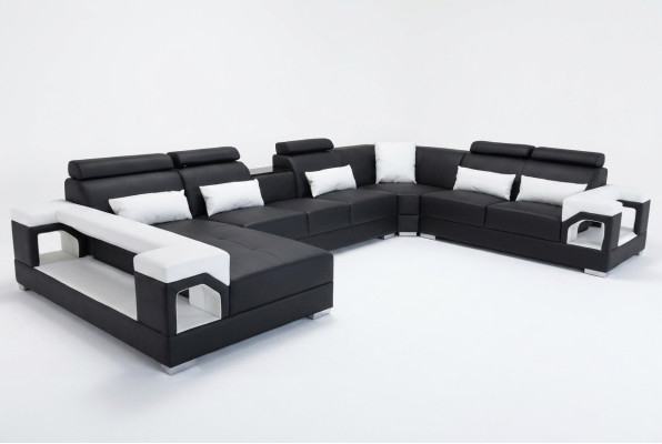 Ecksofa mit ergonomischer Rückenlehne und funktionalen Armlehnen