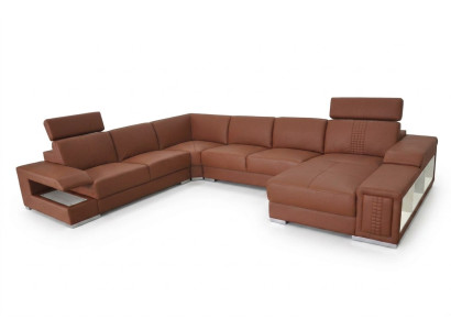 Wohnambiente mit einem U-förmigen Designer-Ecksofa