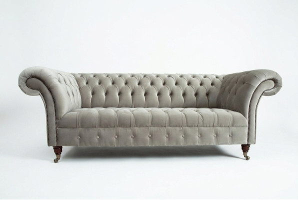 Stilvoller hellgrauer Chesterfield Dreisitzer Luxus Wohnzimmer 3-Sitzer