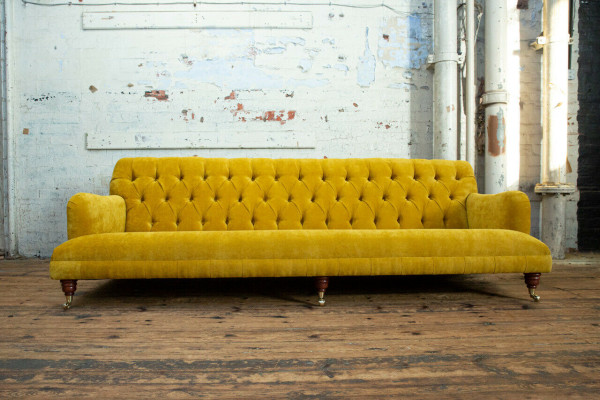 Klassische Chesterfield Sofa 4 Sitzer Sofas Couchen Leder Gelb Design Polster