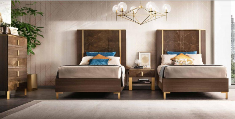 Bett Nachttisch Hocker 4 tlg. Schlafzimmer Set Design Modern Luxus Betten