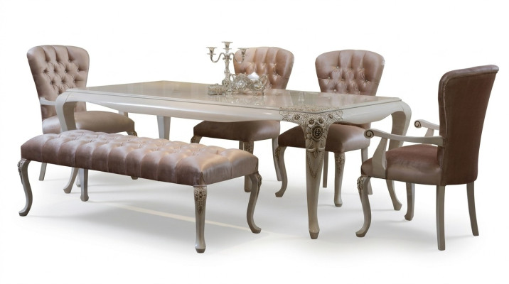 Klassisches Esszimmermöbel-Set in zartem Rosa in Naturholz