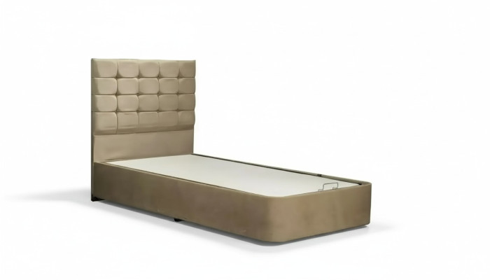 Luxuriöses Designerbett mit Matratze von einem CHFpäischen Möbelhersteller für Schlafzimmer	