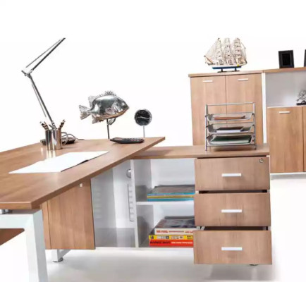 Ecktisch aus Holz braun Exklusive moderne Büromöbel im Arbeitszimmer