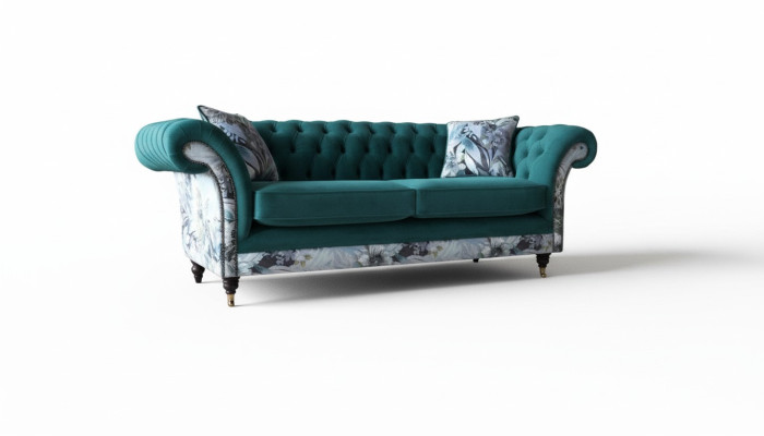 Ein lebhaftes Dreisitzer-Sofa aus Chesterfield in einer zarten Smaragdfarbe mit Blumenmuster