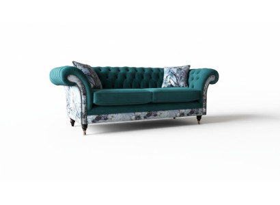 Ein lebhaftes Dreisitzer-Sofa aus Chesterfield in einer zarten Smaragdfarbe mit Blumenmuster